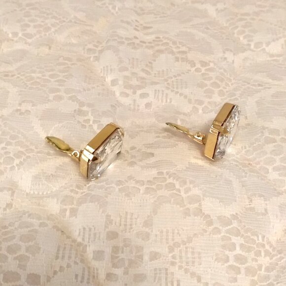 Vintage White Clear Crystal Gold Tone Earrings Non-Pierced Clip Earrings - Picture 7 of 9
